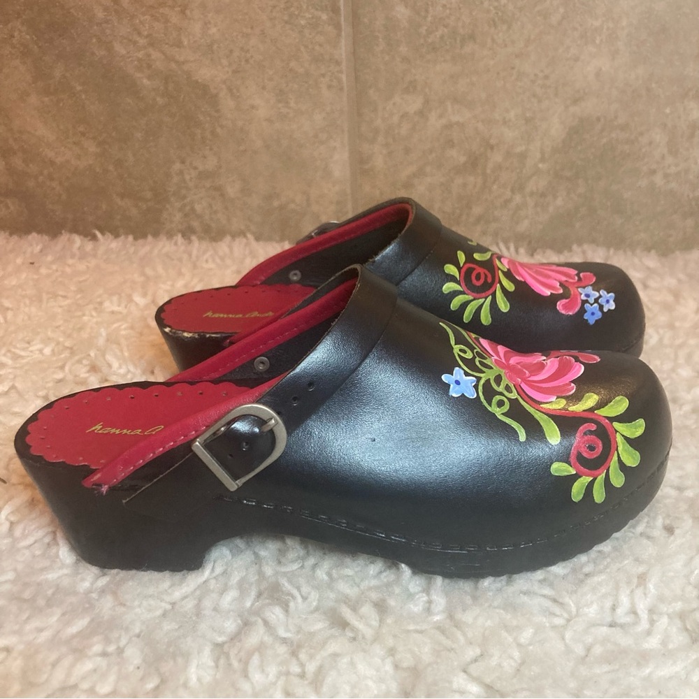 Hanna Andersson Women’s 7.5 Euro 38 US Black Red Hand Painted Leather Clogs